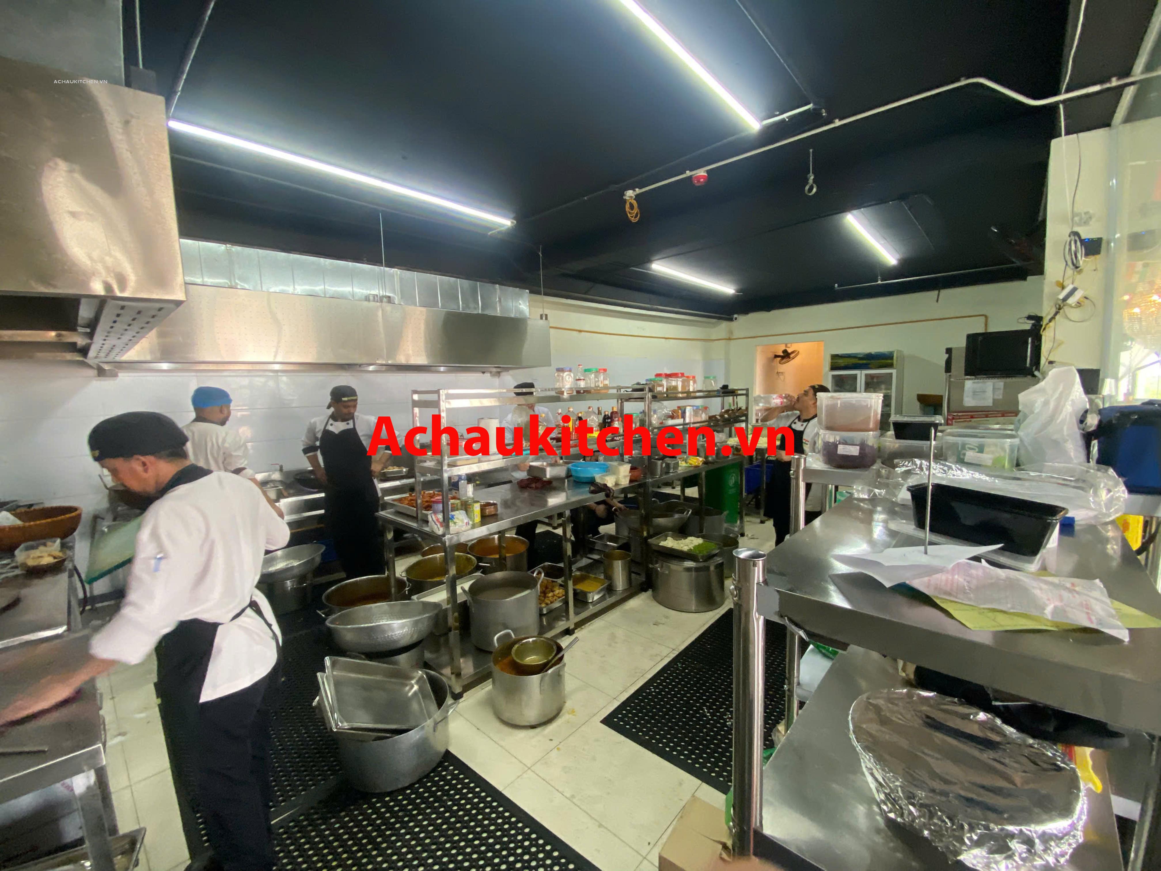 Hút mùi nhà hàng, bếp công nghiệp (1)