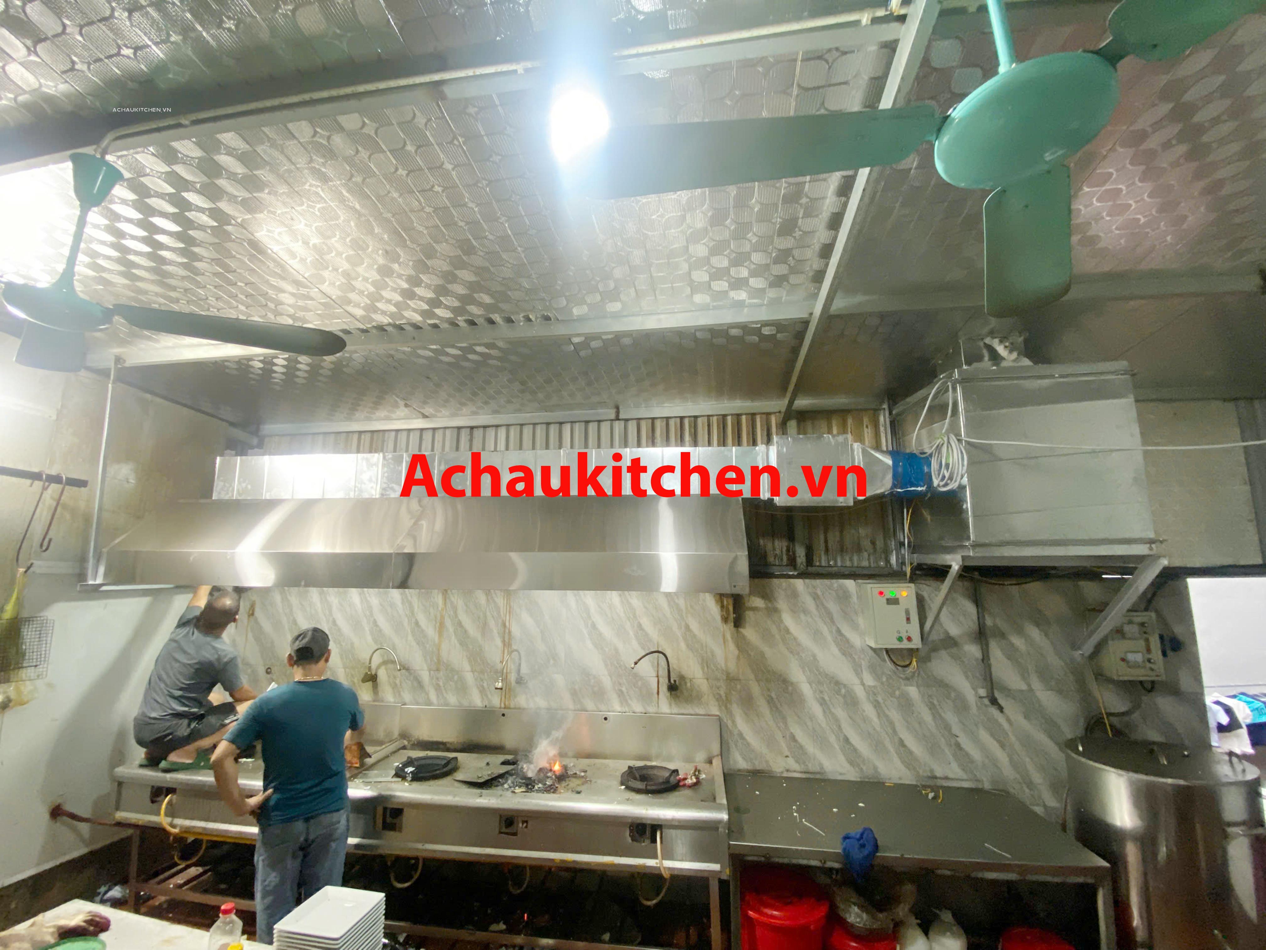 https://achaukitchen.vn/upload/2026-08-19/hút-mùi-bếp-công-nghiệp.jpg